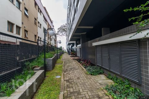 Image 43 - 230299